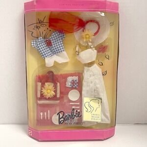 1996 Limited Edition Barbie Millicent Roberts Picnic Perfect Fashion Set #16077